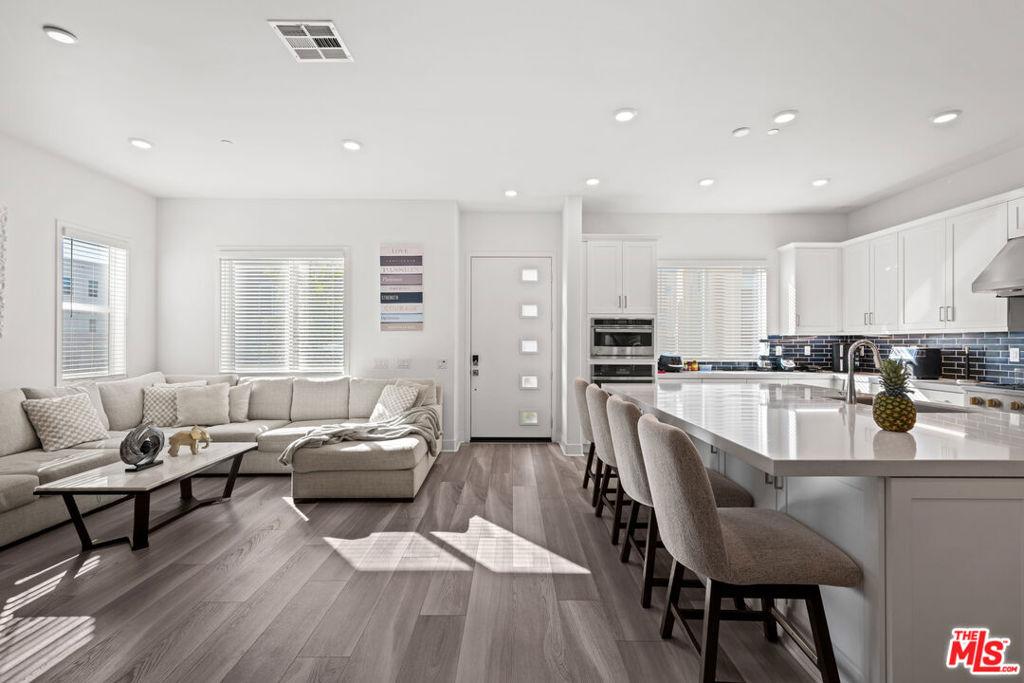 MLS #26853551 image #0
