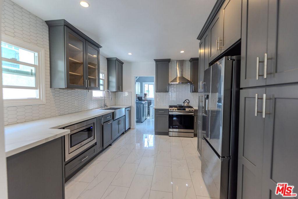 1067 S Sycamore AV Los Angeles CA 90019 | MLS #26853731 45 MLS #26853731 image #0