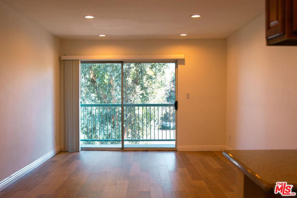 18307 Burbank BL #202 Tarzana CA 91356 | MLS #26854759 45 MLS #26854759 image #0