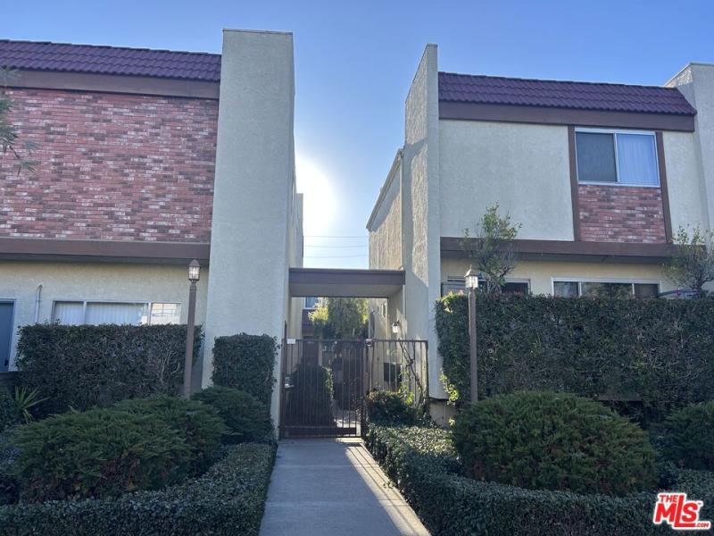 2452 Chelsea PL #E Santa Monica CA 90404 | MLS #26855211 45 MLS #26855211 image #0