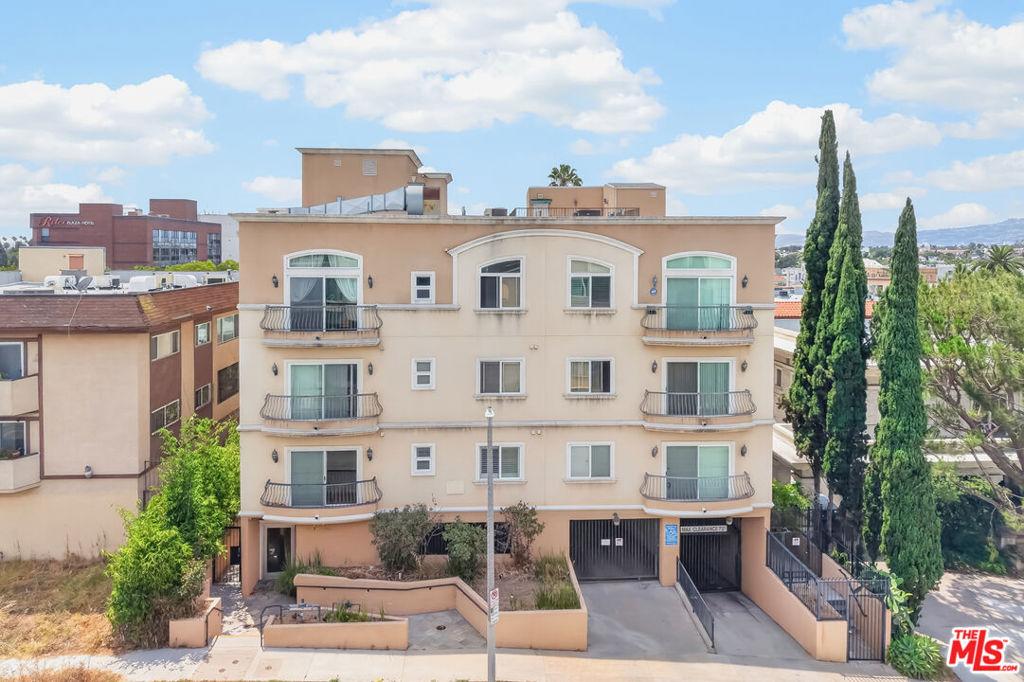 971 S St Andrews PL #301 Los Angeles CA 90019 | MLS #26855691 45 MLS #26855691 image #0