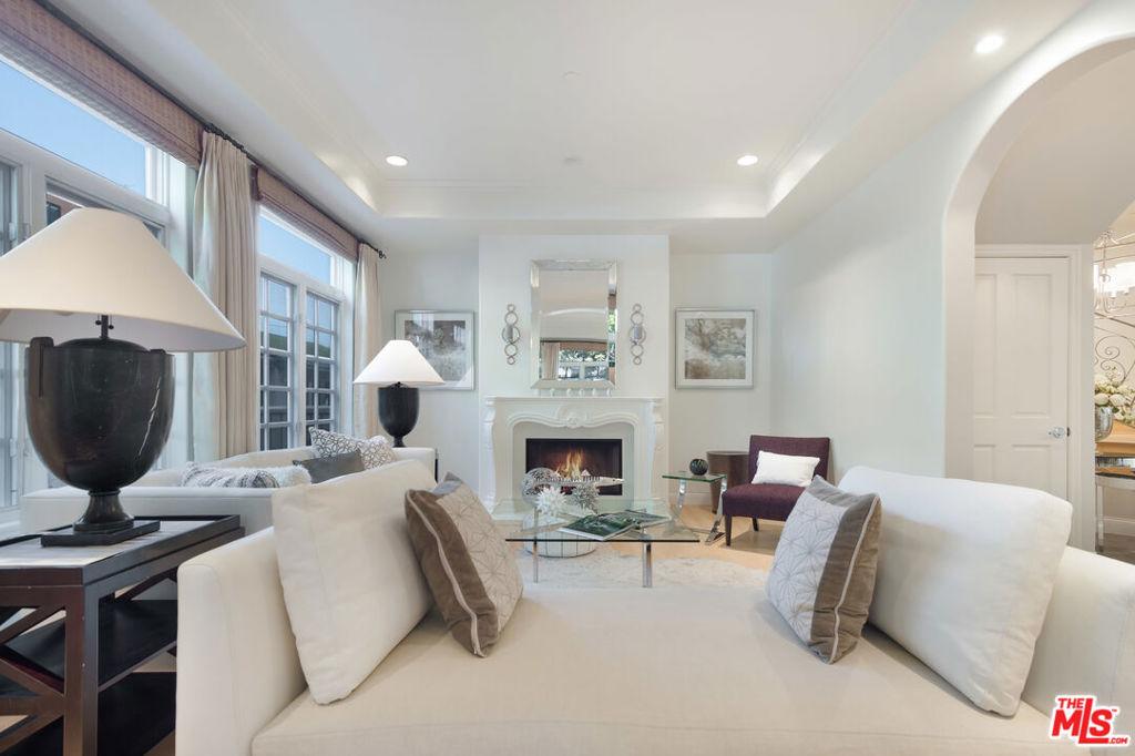 202 N CRESCENT DR #1 Beverly Hills CA 90210 | MLS #26856209 45 MLS #26856209 image #0