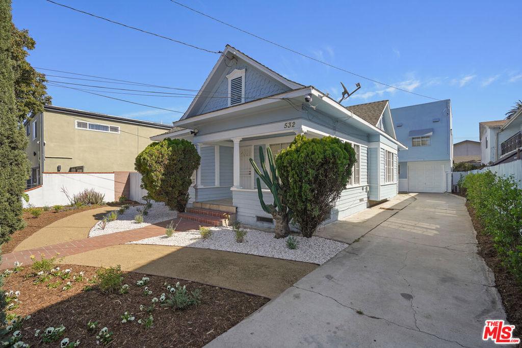 530 Almond AV Long Beach CA 90802 | MLS #26856719 37 MLS #26856719 image #0