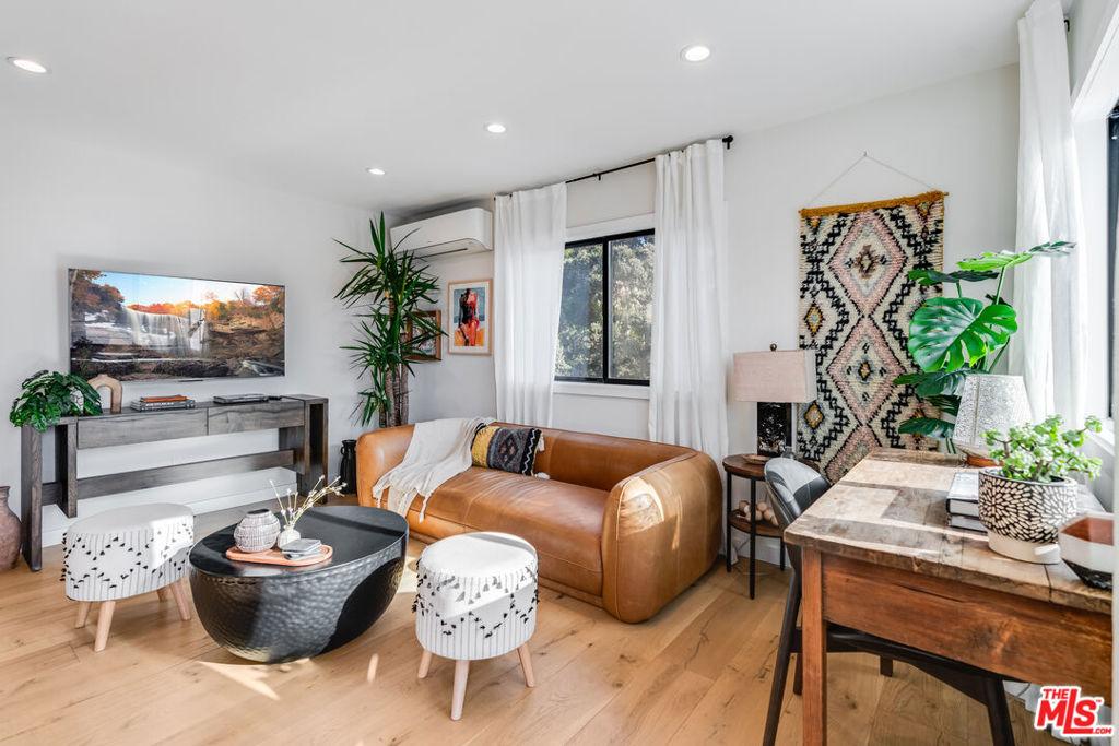 17 Sunset AV #4 Venice CA 90291 | MLS #26857289 45 MLS #26857289 image #0