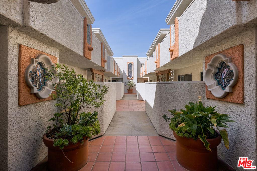3271 Sawtelle BL #204 Los Angeles CA 90066 | MLS #26858287 45 MLS #26858287 image #0
