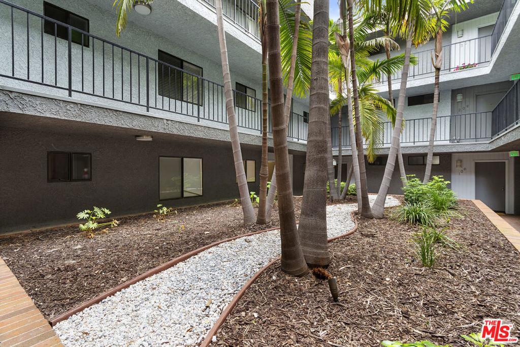 1226 Amherst AV #206 Los Angeles CA 90025 | MLS #26860677 41 MLS #26860677 image #0