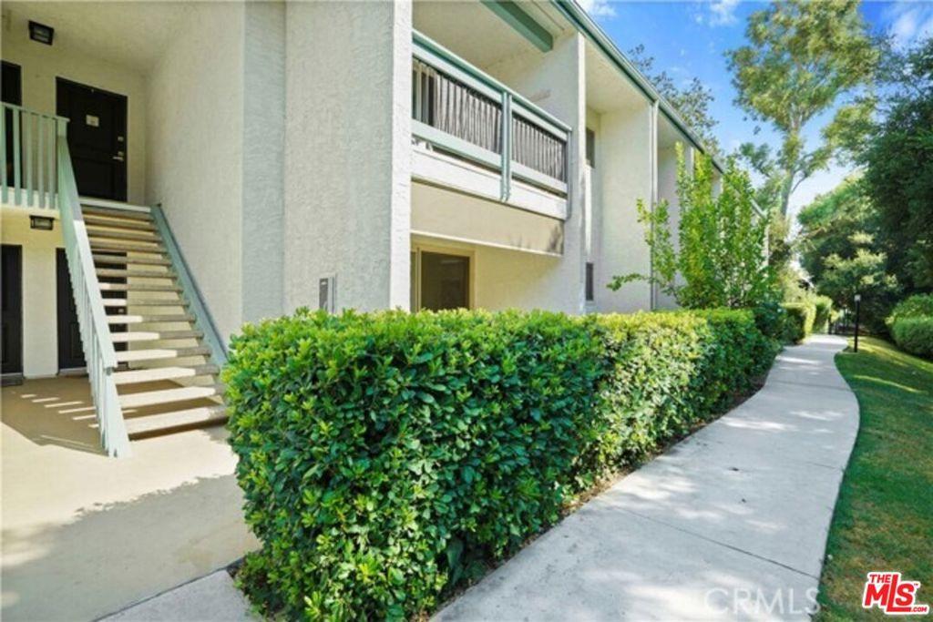 23635 Park Capri #30 Calabasas CA 91302 | MLS #26861335 45 MLS #26861335 image #0