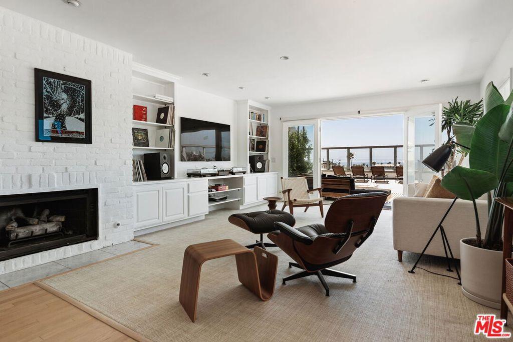 MLS #26861861 image #0
