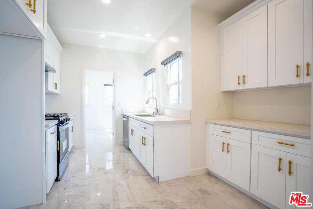 1226 Keniston AV Los Angeles CA 90019 | MLS #26862777 41 MLS #26862777 image #0