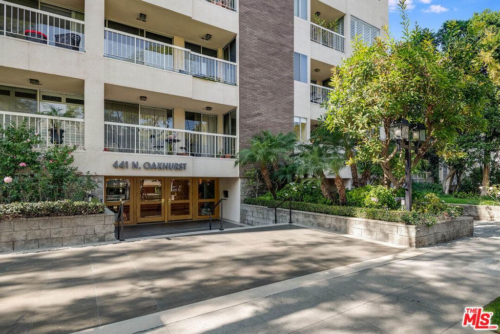 441 N Oakhurst DR #203 Beverly Hills CA 90210 | MLS #26853935 87 MLS #26853935 image #0
