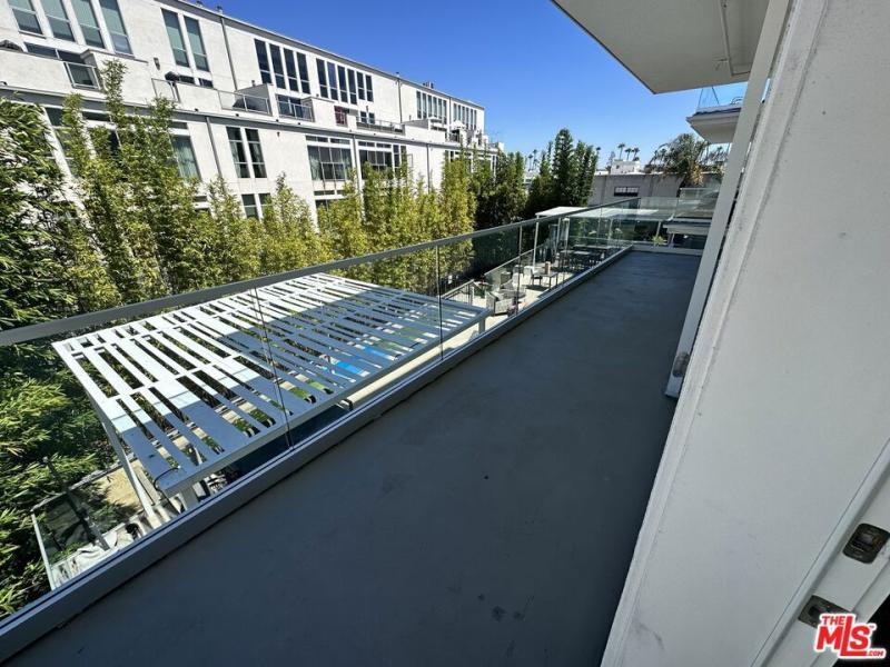 4210 Del Rey AV #417 Marina del Rey CA 90292 | MLS #26863627 45 MLS #26863627 image #0