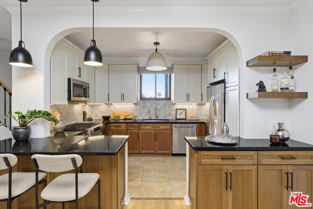 828 N Hudson AV #214 Los Angeles CA 90038 | MLS #26864061 45 MLS #26864061 image #0
