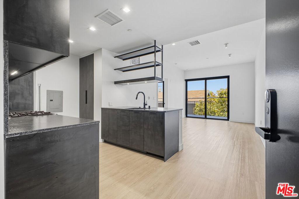 10700 Tabor ST #220 Los Angeles CA 90034 | MLS #26864303 45 MLS #26864303 image #0