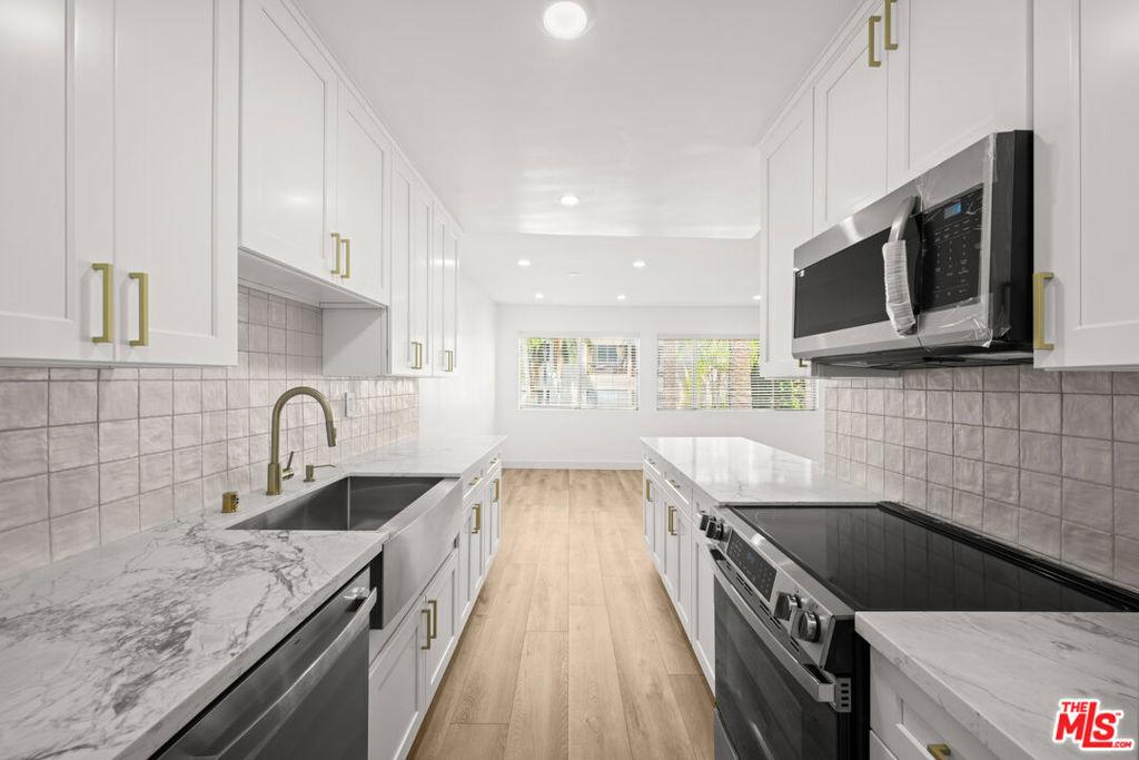 136 S Palm DR #201 Beverly Hills CA 90212 | MLS #26864325 45 MLS #26864325 image #0