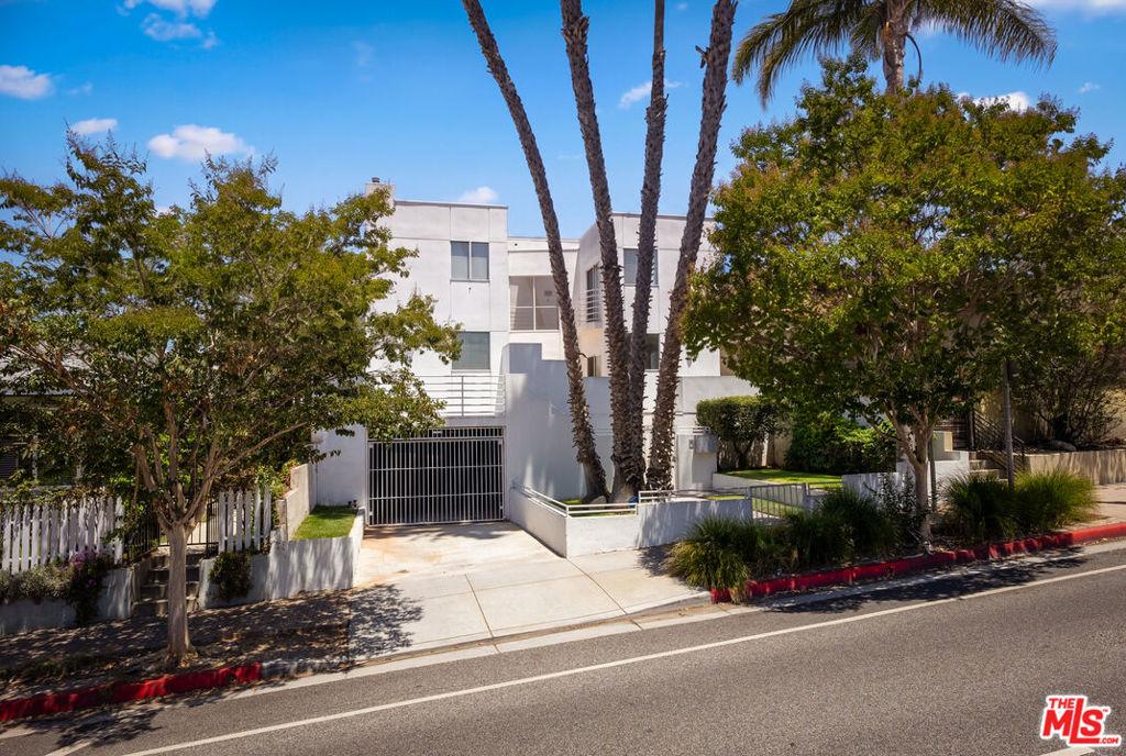 1823 20th ST #103 Santa Monica CA 90404 | MLS #26864833 45 MLS #26864833 image #0