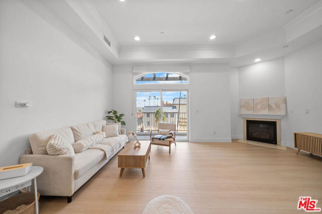 309 S Mariposa AV #301 Los Angeles CA 90020 | MLS #26852631 87 MLS #26852631 image #0