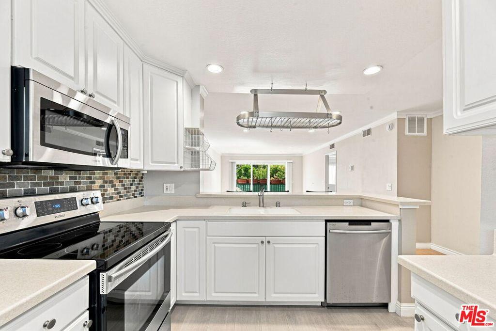 MLS #26865917 image #0
