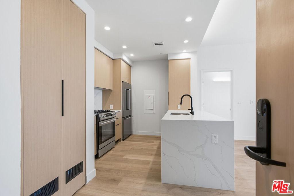 3555 Overland AV #208 Los Angeles CA 90034 | MLS #26866331 45 MLS #26866331 image #0