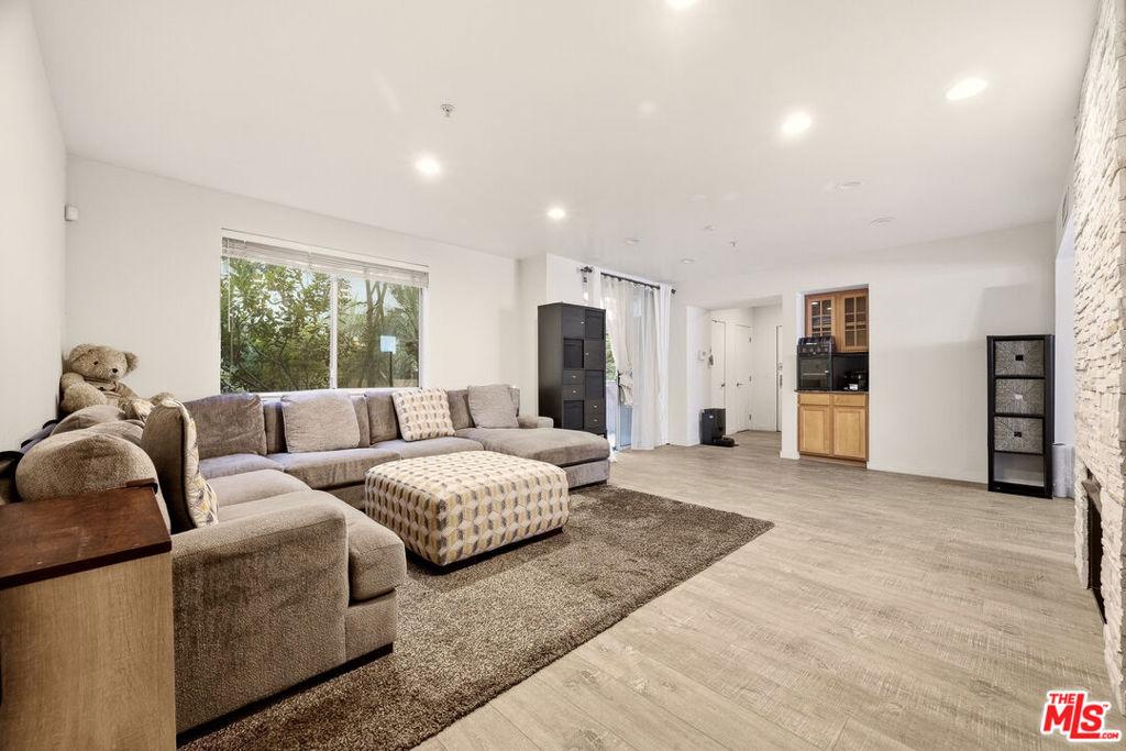 1222 S Westgate AV #104 Los Angeles CA 90025 | MLS #26867293 45 MLS #26867293 image #0