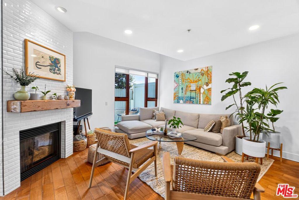 1327 Euclid ST #3 Santa Monica CA 90404 | MLS #26868095 45 MLS #26868095 image #0