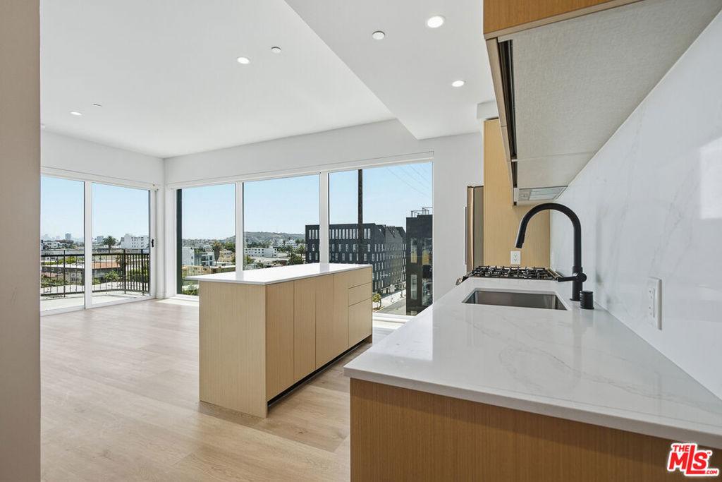 3555 Overland AV #305 Los Angeles CA 90034 | MLS #26869877 45 MLS #26869877 image #0