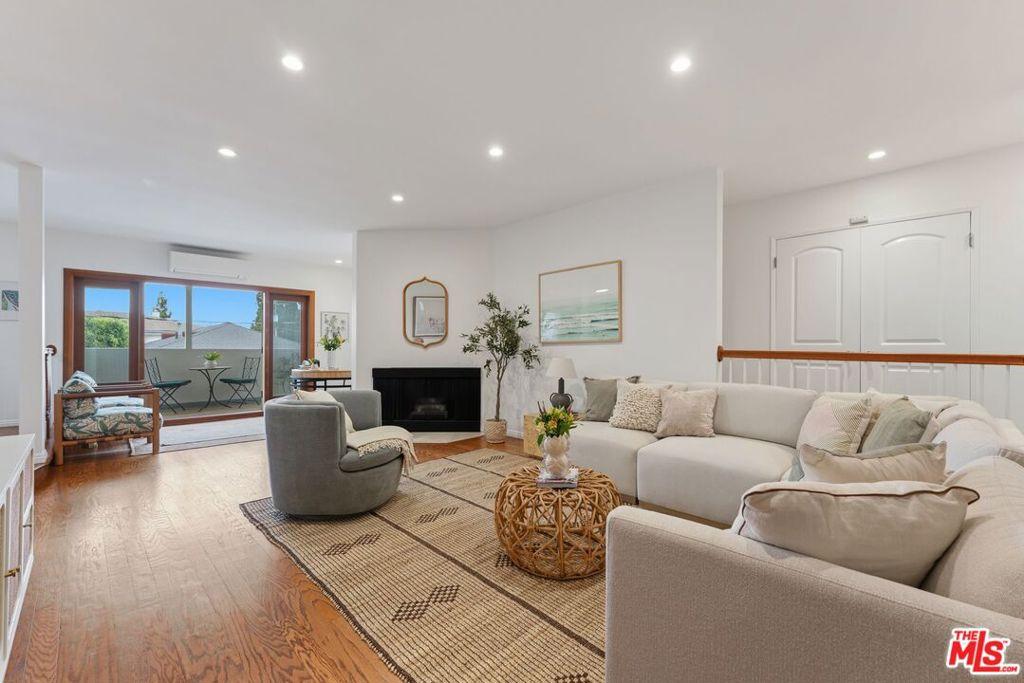 944 17th ST #6 Santa Monica CA 90403 | MLS #26871089 45 MLS #26871089 image #0