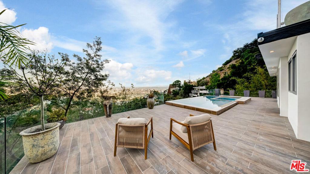 1664 Mountcrest AV Los Angeles CA 90069 | MLS #26872309 45 MLS #26872309 image #0