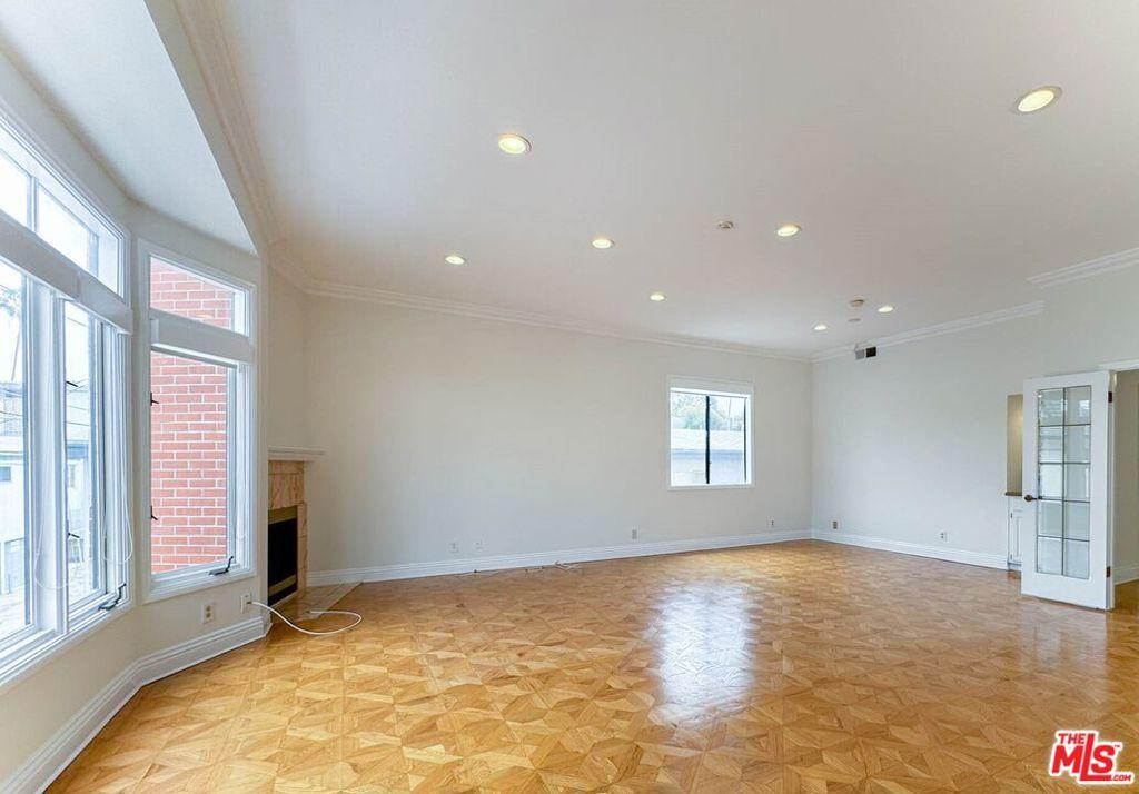 911 5th ST #202 Santa Monica CA 90403 | MLS #26872683 45 MLS #26872683 image #0