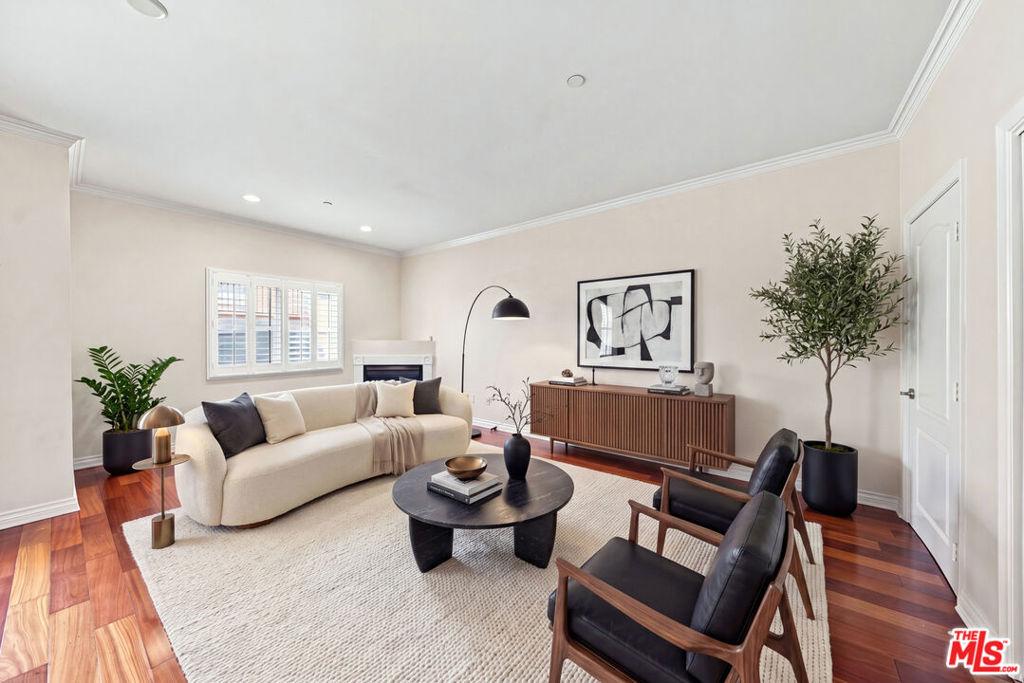 956 S Wilton PL #401 Los Angeles CA 90019 | MLS #26872943 41 MLS #26872943 image #0