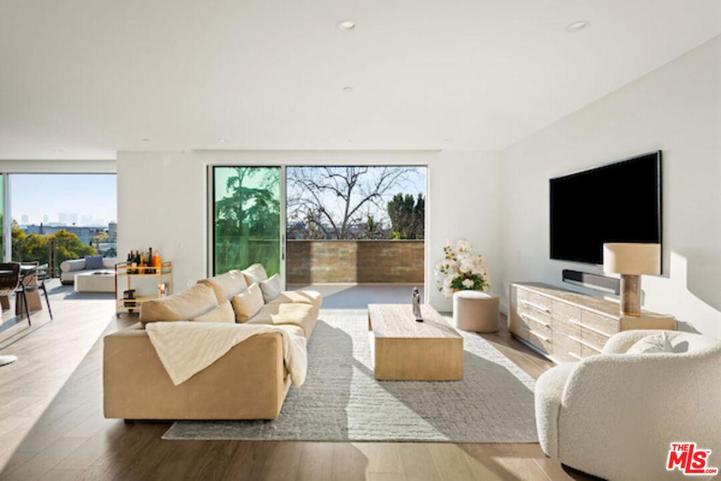 728 N Sweetzer AV #402 West Hollywood CA 90069 | MLS #26874923 45 MLS #26874923 image #0