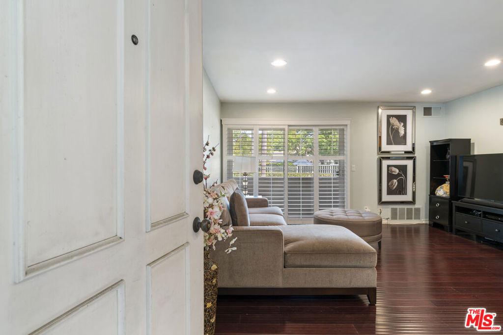 3863 Thorncroft LN #E Inglewood CA 90305 | MLS #26876193 45 MLS #26876193 image #0