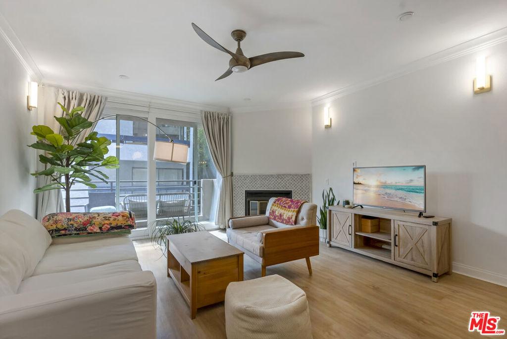 20 Catamaran ST #104 Los Angeles CA 90292 | MLS #26876313 45 MLS #26876313 image #0