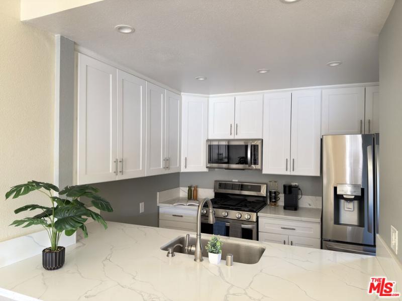 326 S Manhattan PL #203 Los Angeles CA 90020 | MLS #26876333 45 MLS #26876333 image #0