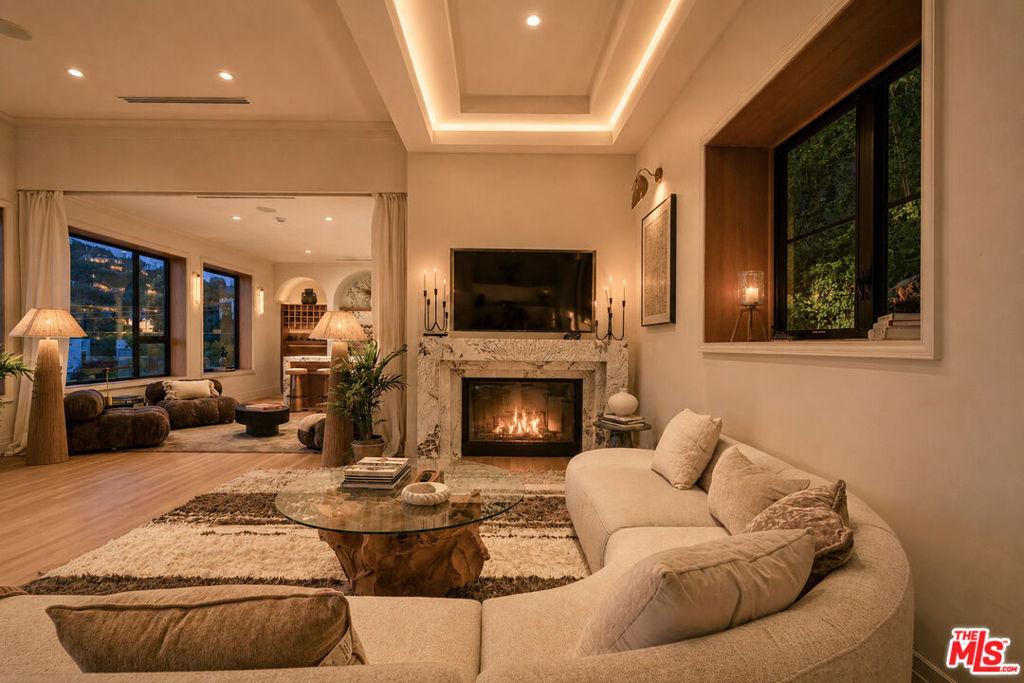 8855 Hollywood BL Los Angeles CA 90069 | MLS #26891817 45 MLS #26891817 image #0