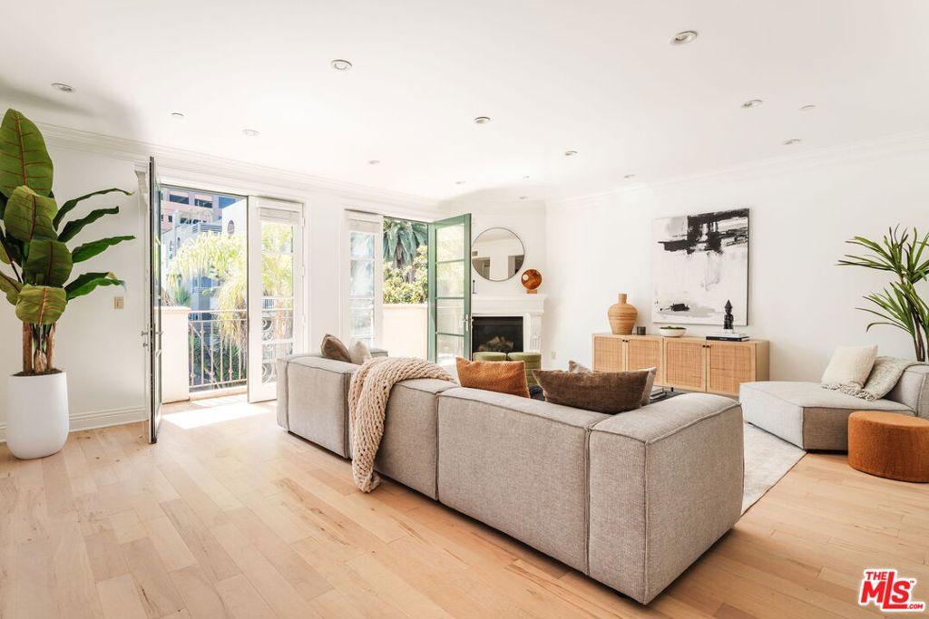 11749 Goshen AV #202 Los Angeles CA 90049 | MLS #26903801 45 MLS #26903801 image #0