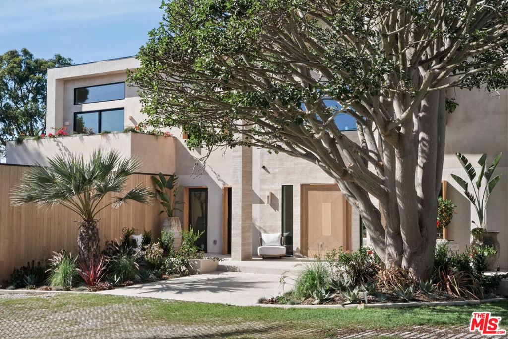 MLS #26905657 image #0