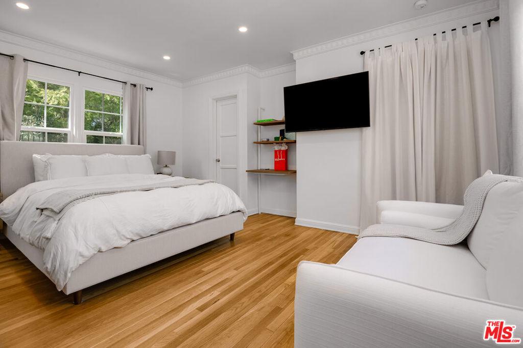 MLS #26917743 image #0