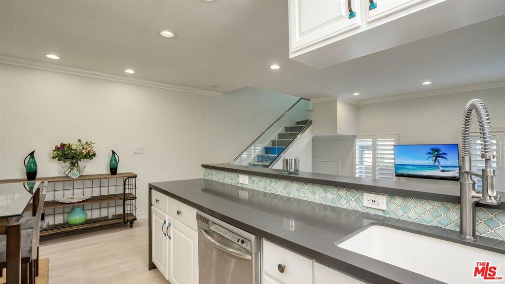 1144 17th ST #11 Santa Monica CA 90403 | MLS #26926991 45 MLS #26926991 image #0