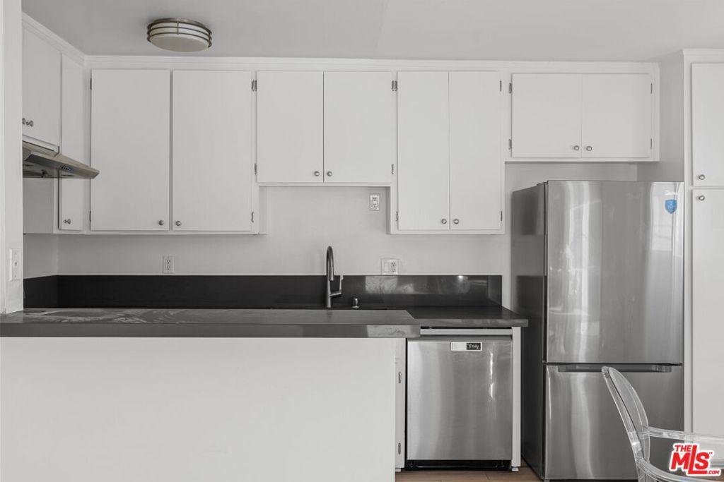 10 19th AV #9 Venice CA 90291 | MLS #26930717 45 MLS #26930717 image #0
