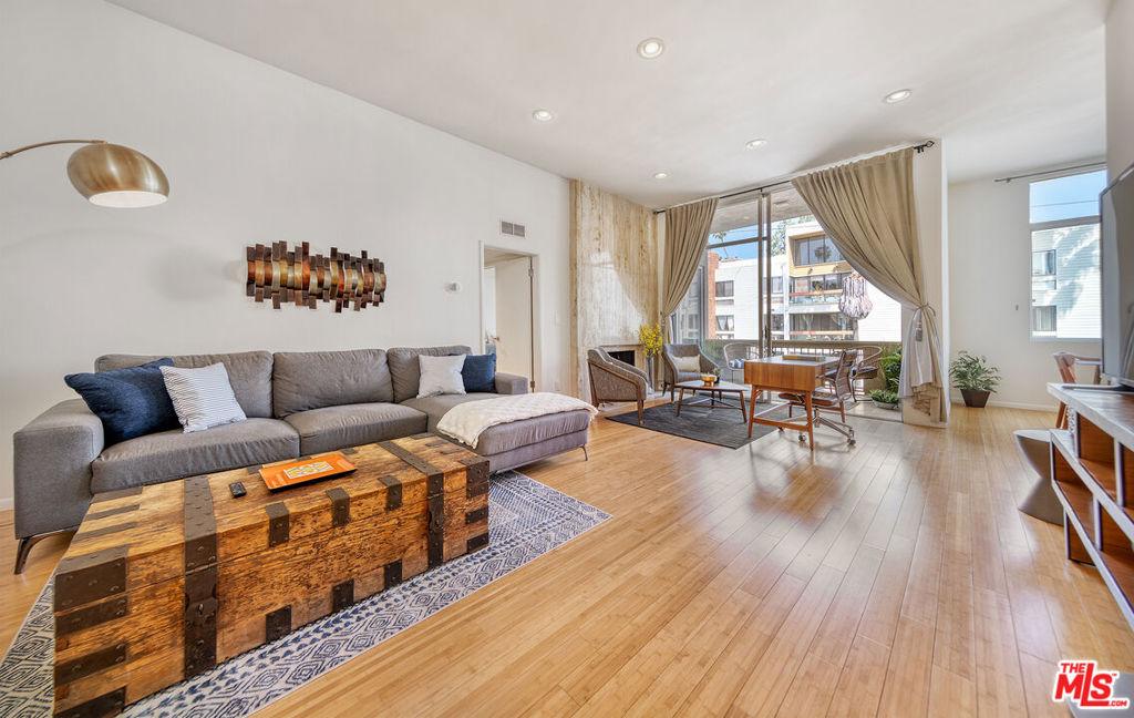 11970 Montana AV #308 Los Angeles CA 90049 | MLS #26967417 45 MLS #26967417 image #0
