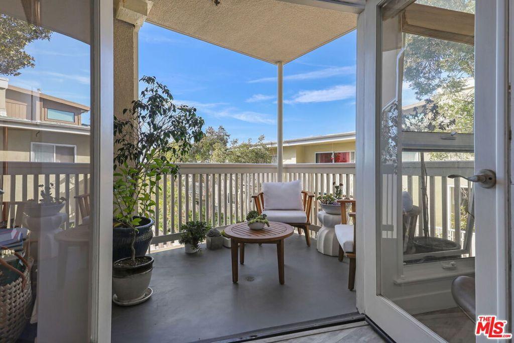 2913 3rd ST #306 Santa Monica CA 90405 | MLS #26984623 45 MLS #26984623 image #0