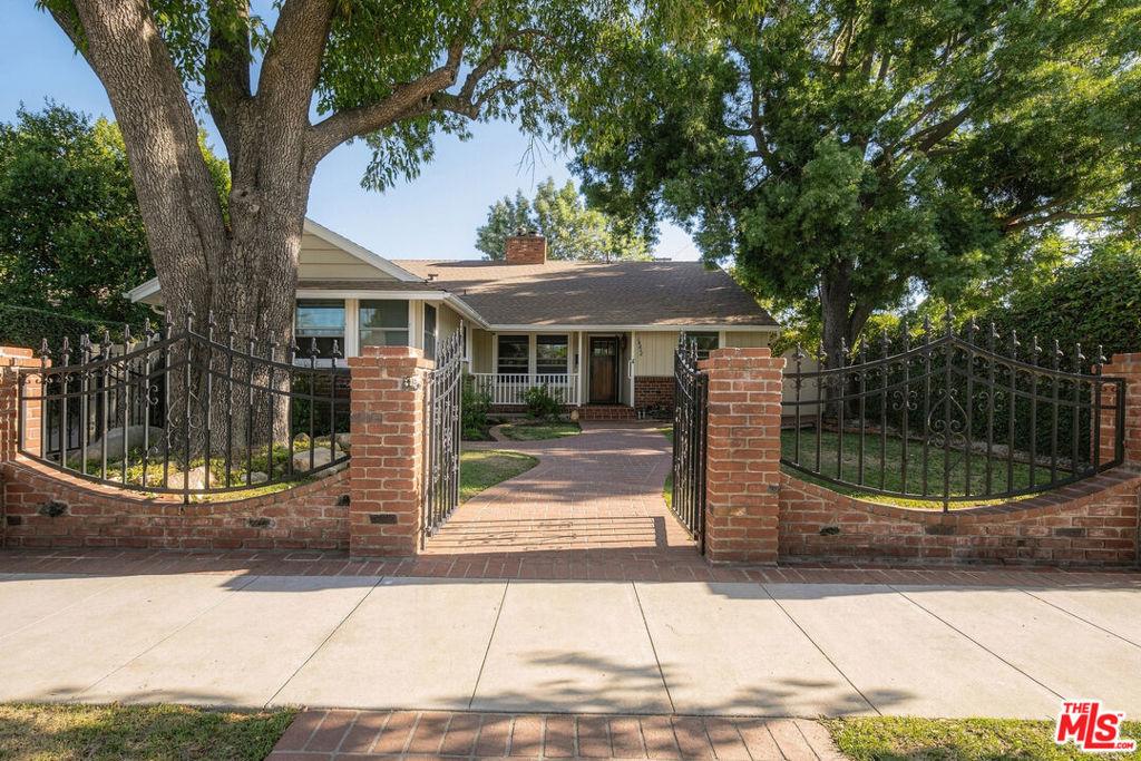 14212 Leadwell ST Van Nuys CA 91405 | MLS #26985183 45 MLS #26985183 image #0