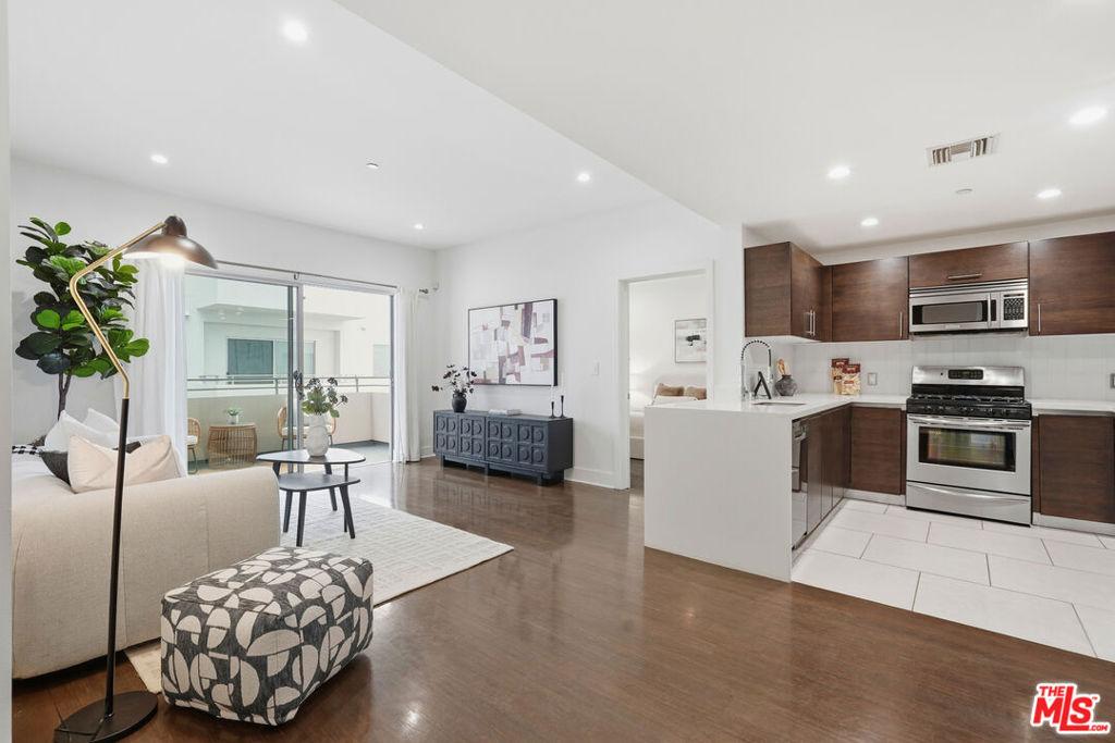 1700 Sawtelle BL #219 Los Angeles CA 90025 | MLS #26986015 45 MLS #26986015 image #0