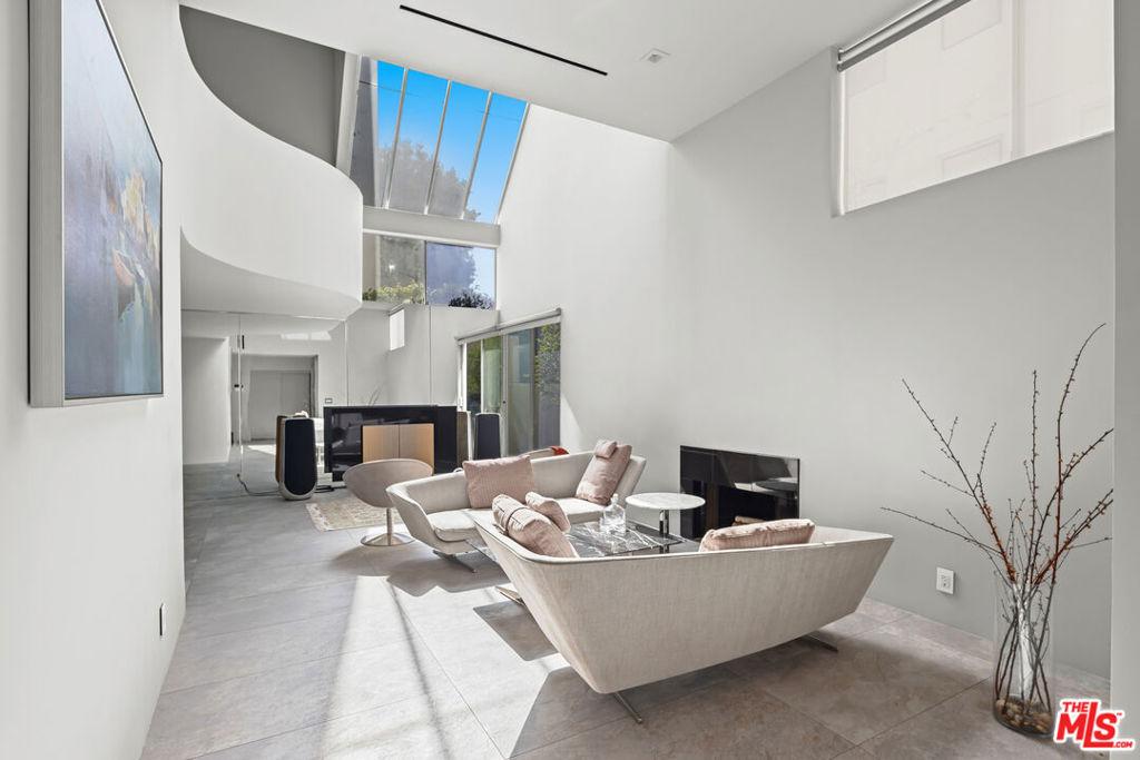 11925 Goshen AV #3 Los Angeles CA 90049 | MLS #26989395 45 MLS #26989395 image #0
