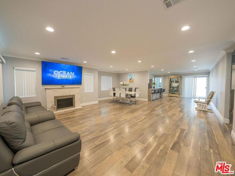 7001 Mammoth AV Los Angeles CA 91405 | MLS #26990463 45 MLS #26990463 image #0