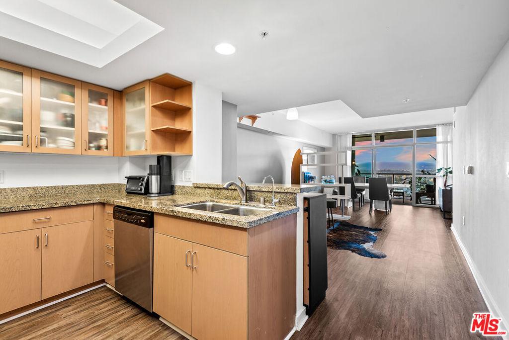 13700 Marina Pointe DR #1520 Marina del Rey CA 90292 | MLS #26841129 87 MLS #26841129 image #0