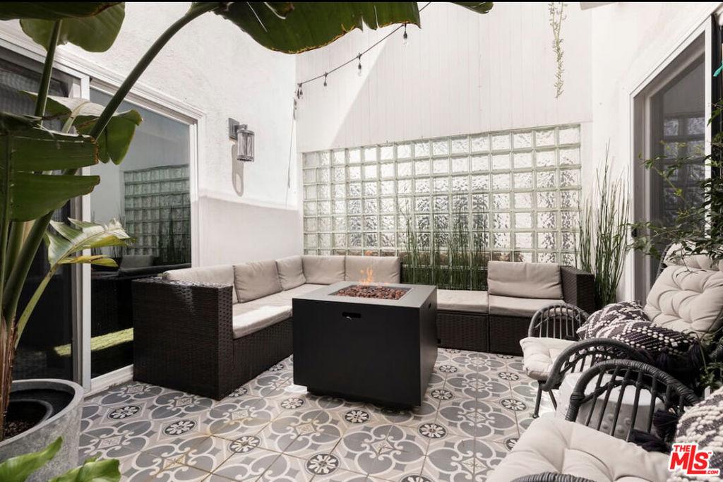 1823 20th ST #102 Santa Monica CA 90404 | MLS #26992985 45 MLS #26992985 image #0