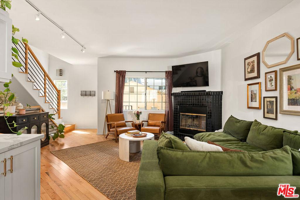 4192 Marcasel AV #2 Culver City CA 90066 | MLS #26994875 45 MLS #26994875 image #0