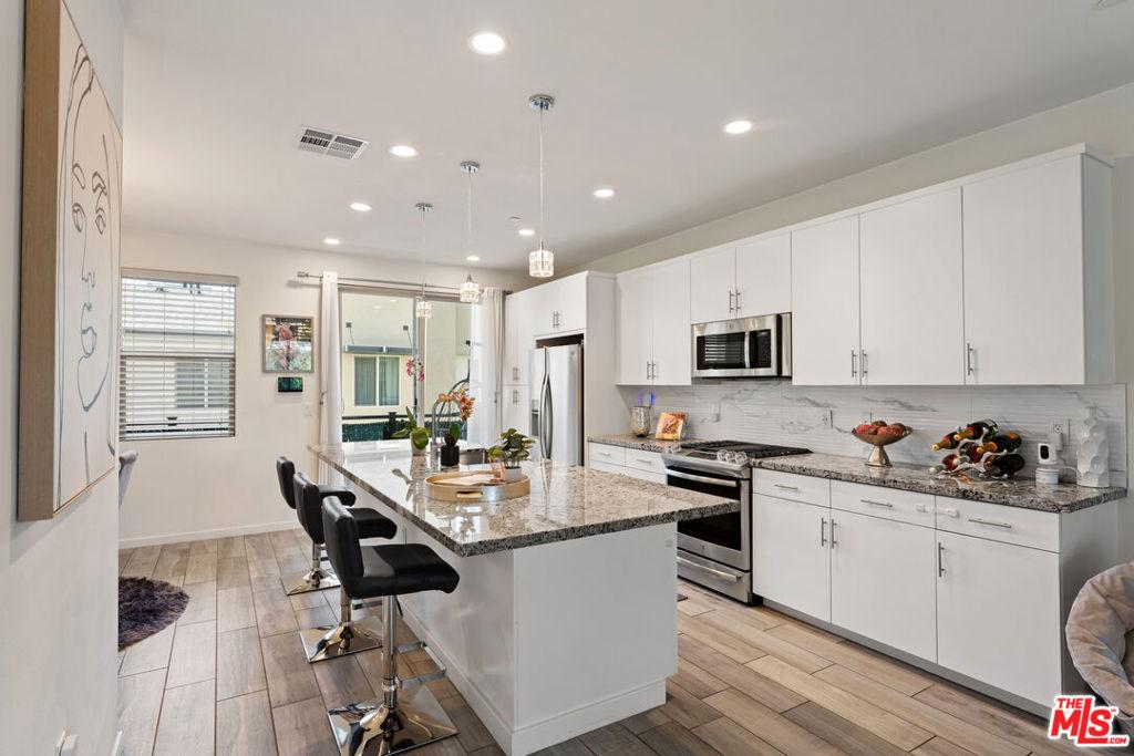 19547 Cardigan DR Northridge CA 91324 | MLS #26995039 83 MLS #26995039 image #0