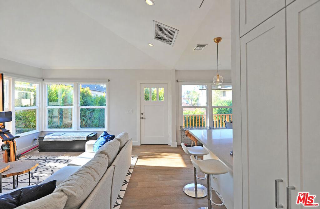 955 9TH ST #955 Santa Monica CA 90403 | MLS #26995961 45 MLS #26995961 image #0